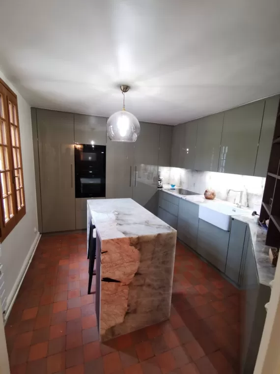 Cuisine avec îlot central et table intégrée, Houilles, PROJET CONSTRUCTION