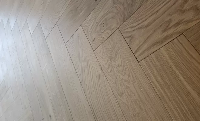 Comment restaurer un vieux parquet en bois avec fissure ?, Houilles, PROJET CONSTRUCTION