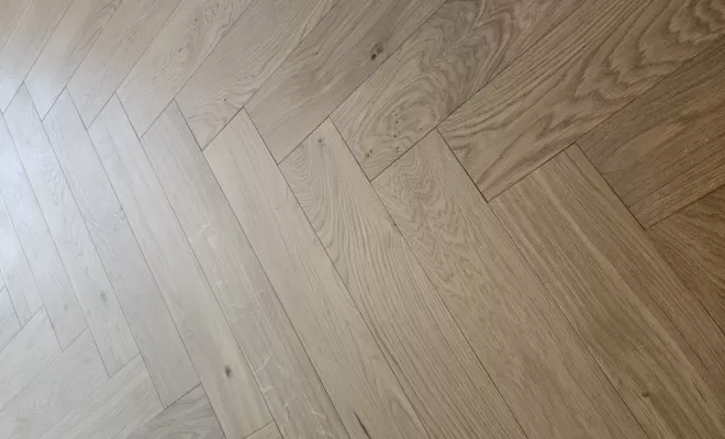 Comment restaurer un vieux parquet en bois avec fissure ?, Houilles, PROJET CONSTRUCTION