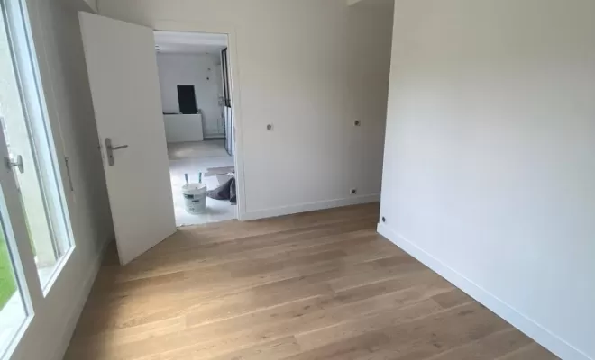 Comment restaurer un vieux parquet en bois avec fissure ?, Houilles, PROJET CONSTRUCTION