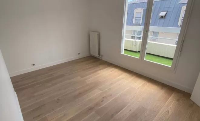 Comment restaurer un vieux parquet en bois avec fissure ?, Houilles, PROJET CONSTRUCTION